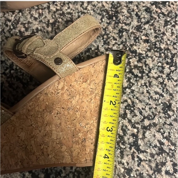 Ladies Gold Metallic UGG WEDGES SANDALS - Picture 6 of 8